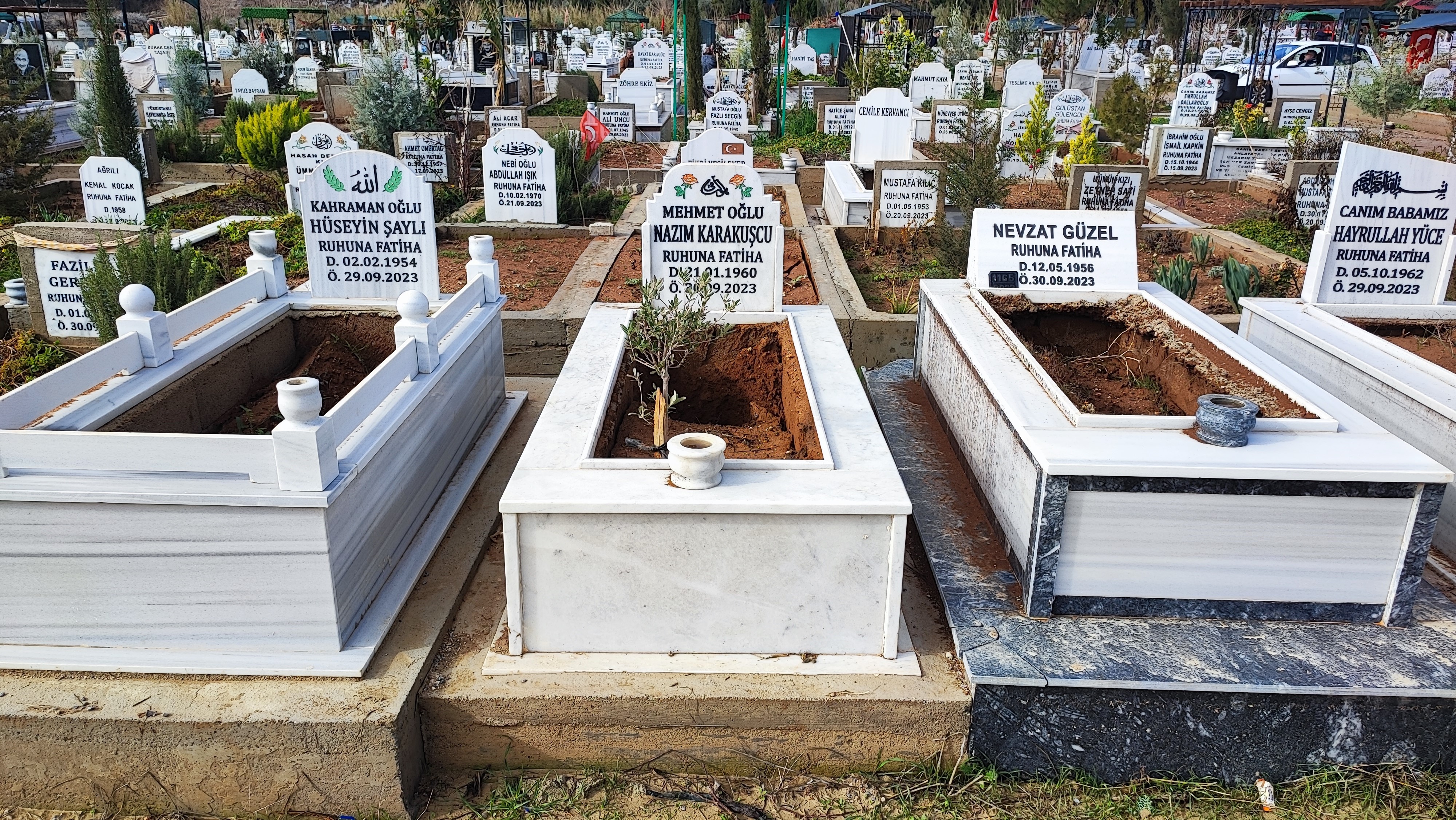 Mezarlikta Tuyler Urperten Olay Yakinlarini Ziyarete Gittiler Ama Bulamadilar (2)