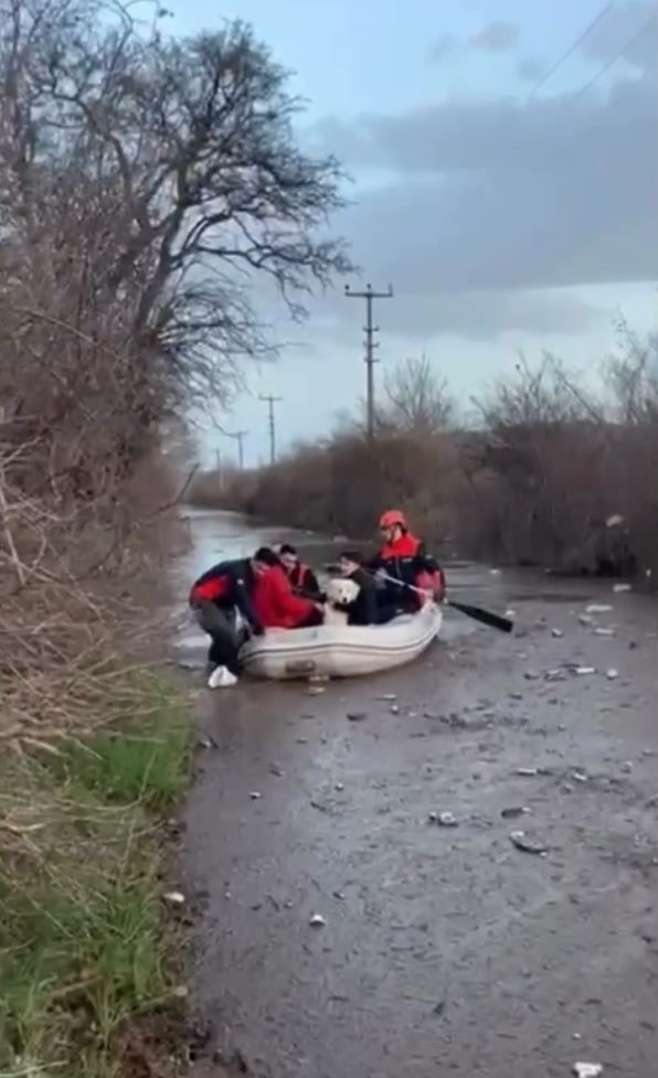 Mugla Mentesede Nefes Kesen Kurtarma Dere Yataginda Mahsur Kalan 5 Kisi Ve Kopek Son A (4)