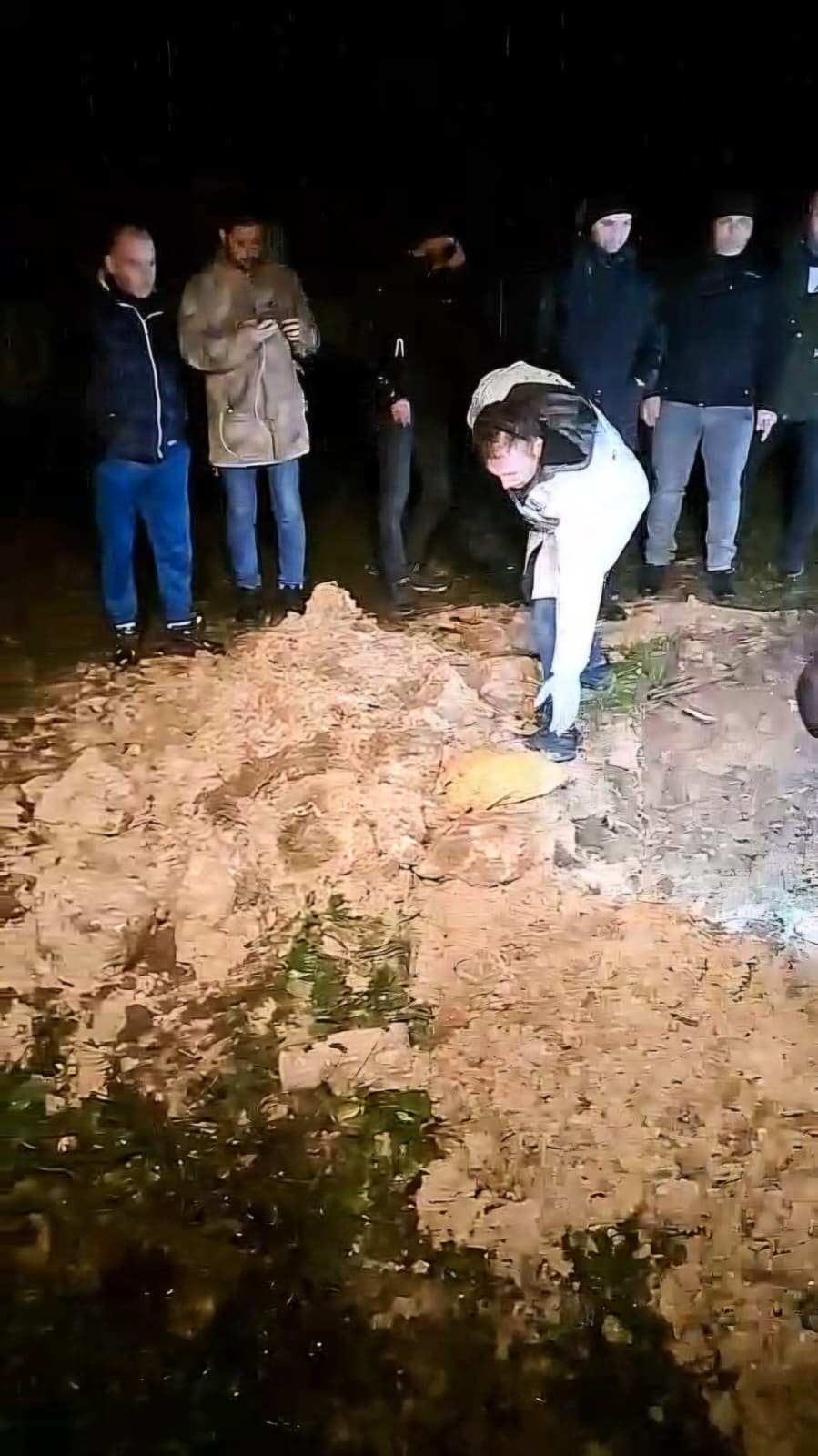 Muhtar Suphelendi Polis Acti Mezar Kazilinca Gercek Ortaya Cikti (2)