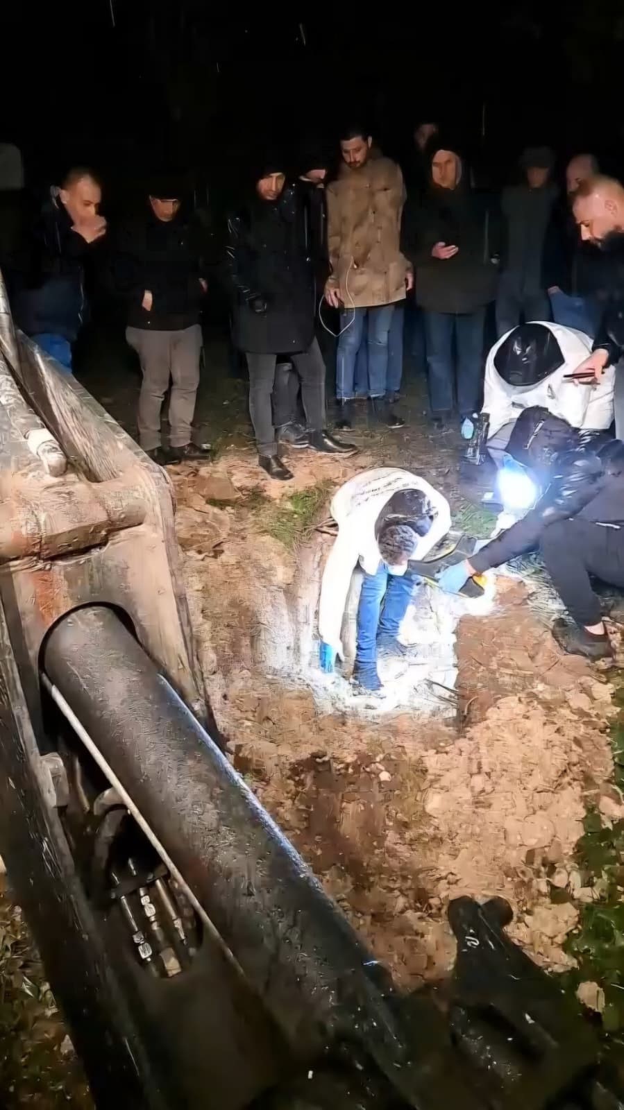 Muhtar Suphelendi Polis Acti Mezar Kazilinca Gercek Ortaya Cikti (4)