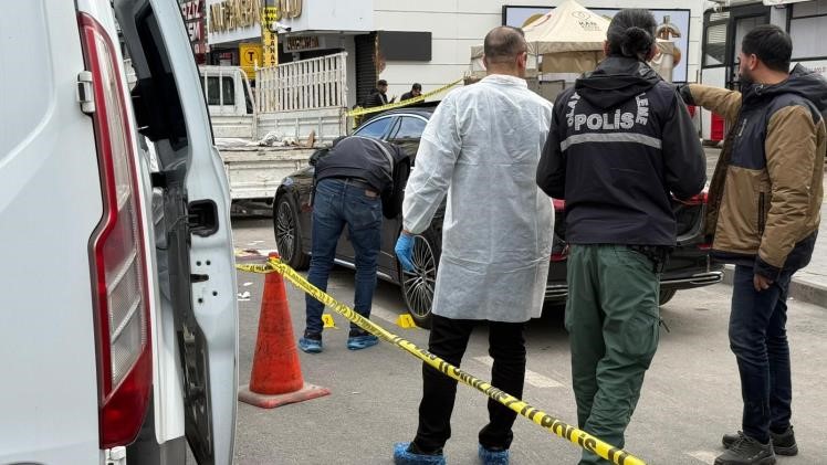 Müteahhit Ile Emlakçı Arasında Kanlı Hesaplaşma! Silahlı Kavga Anı Ortaya Çıktı (3)