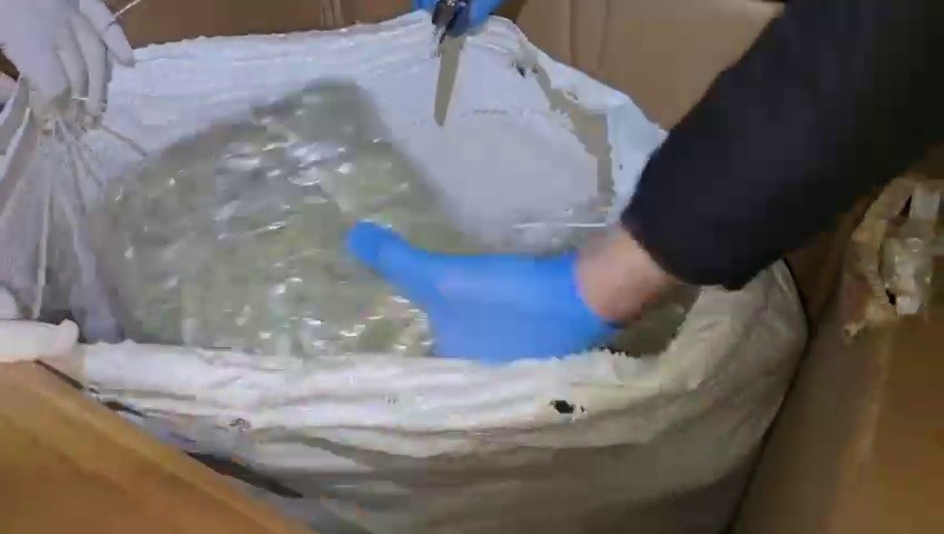 Narkotik Operasyonu Kamyonetin Kasasinda Battaniyeye Sarili 11 Kilo Skunk Ele Gecirildi (3)