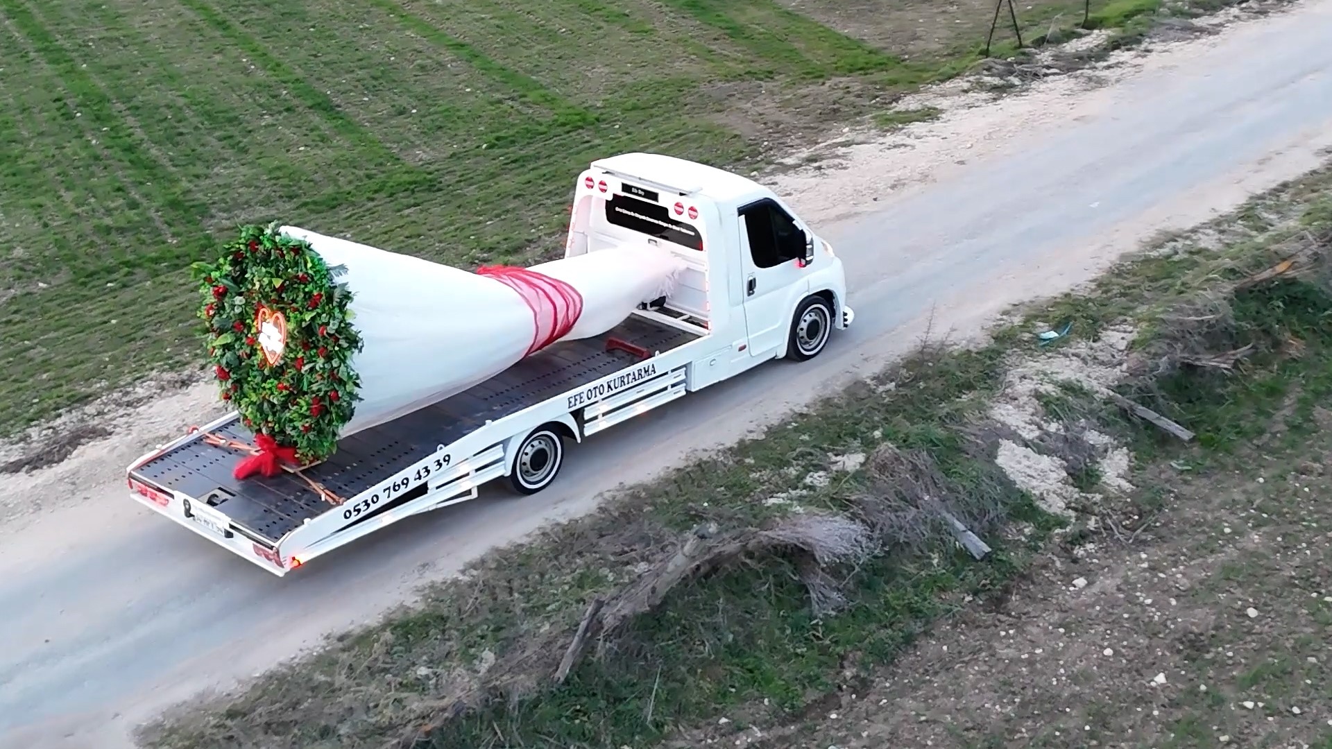 O Anı Görenler Gözlerine Inanamadı! Oto Kurtarıcıdan Ezber Bozan Evlilik Teklifi (5)