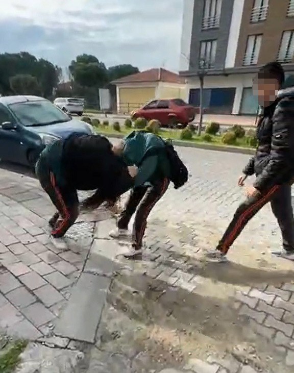 Ogrenci Tehdit Edildigini Soyledi Ama Onlem Alinmadi 14 Yasindaki Kiz Akrani Tarafinda (2)