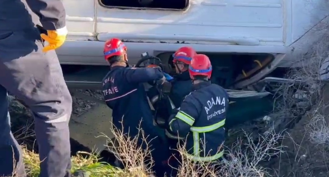 Okul Yolunda Facia! Şarampole Uçan Araçta 2’Si Ağır 9 Yaralı (4)