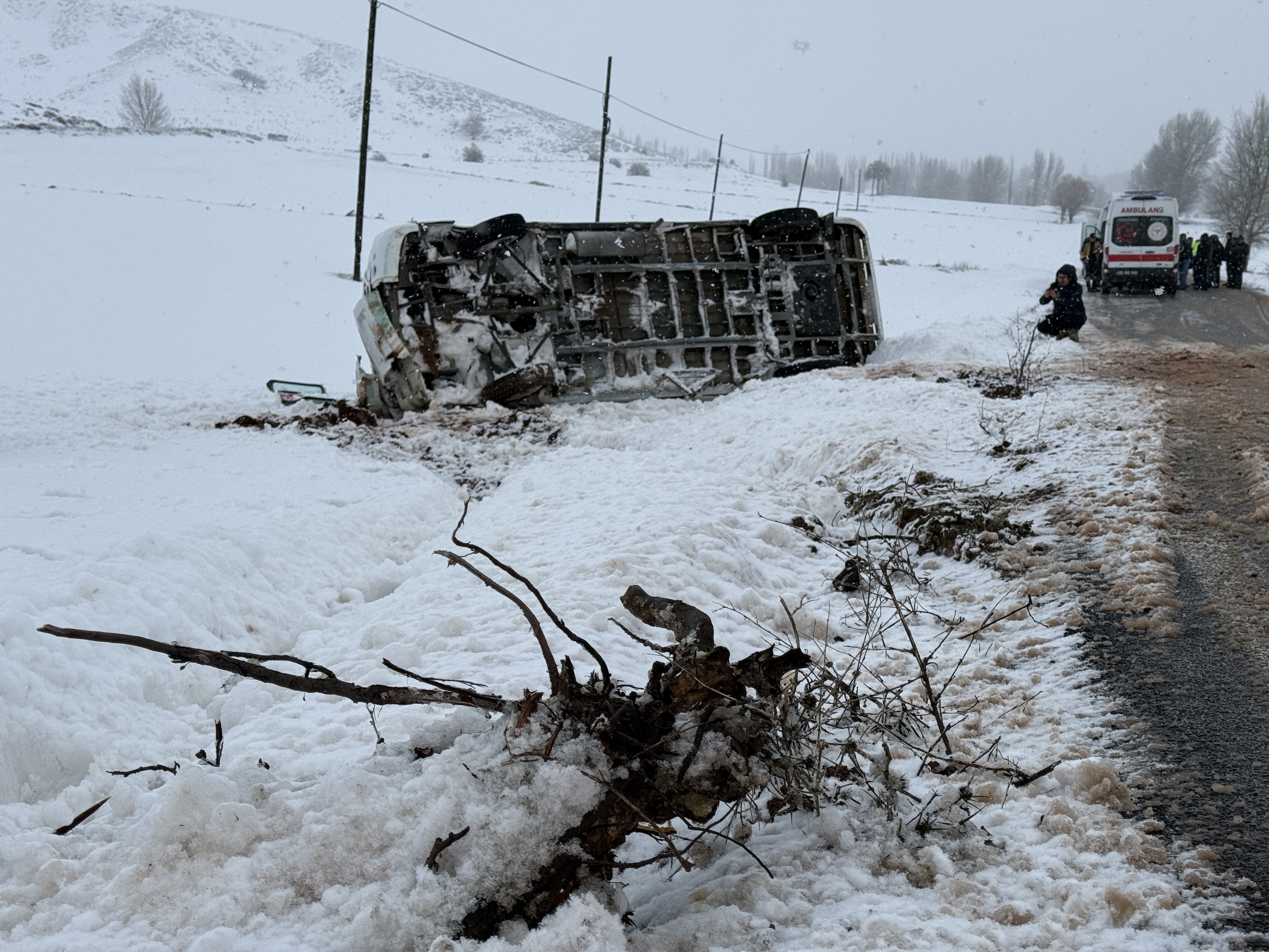 Okul Yolunda Korku Dolu Anlar! Öğrenci Servisi Şarampole Uçtu, 14 Yaralı (3)