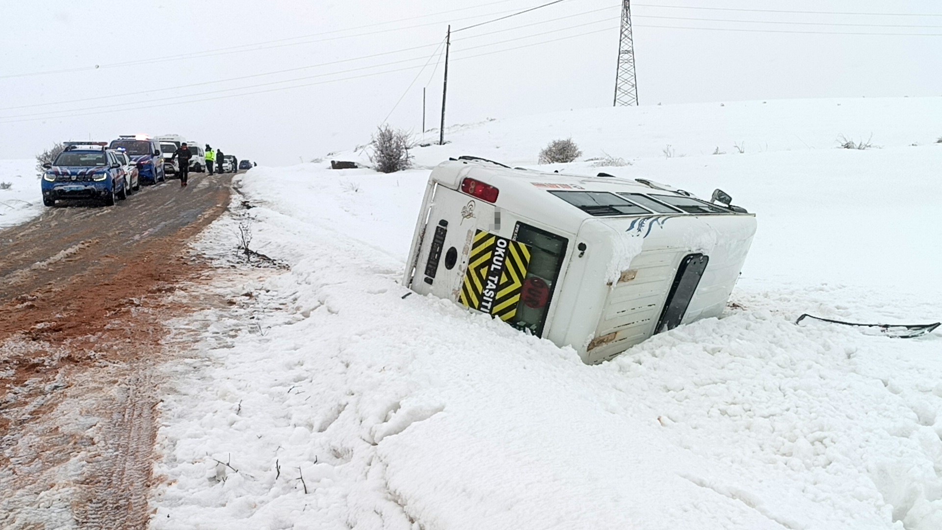 Okul Yolunda Korku Dolu Anlar! Öğrenci Servisi Şarampole Uçtu, 14 Yaralı (5)