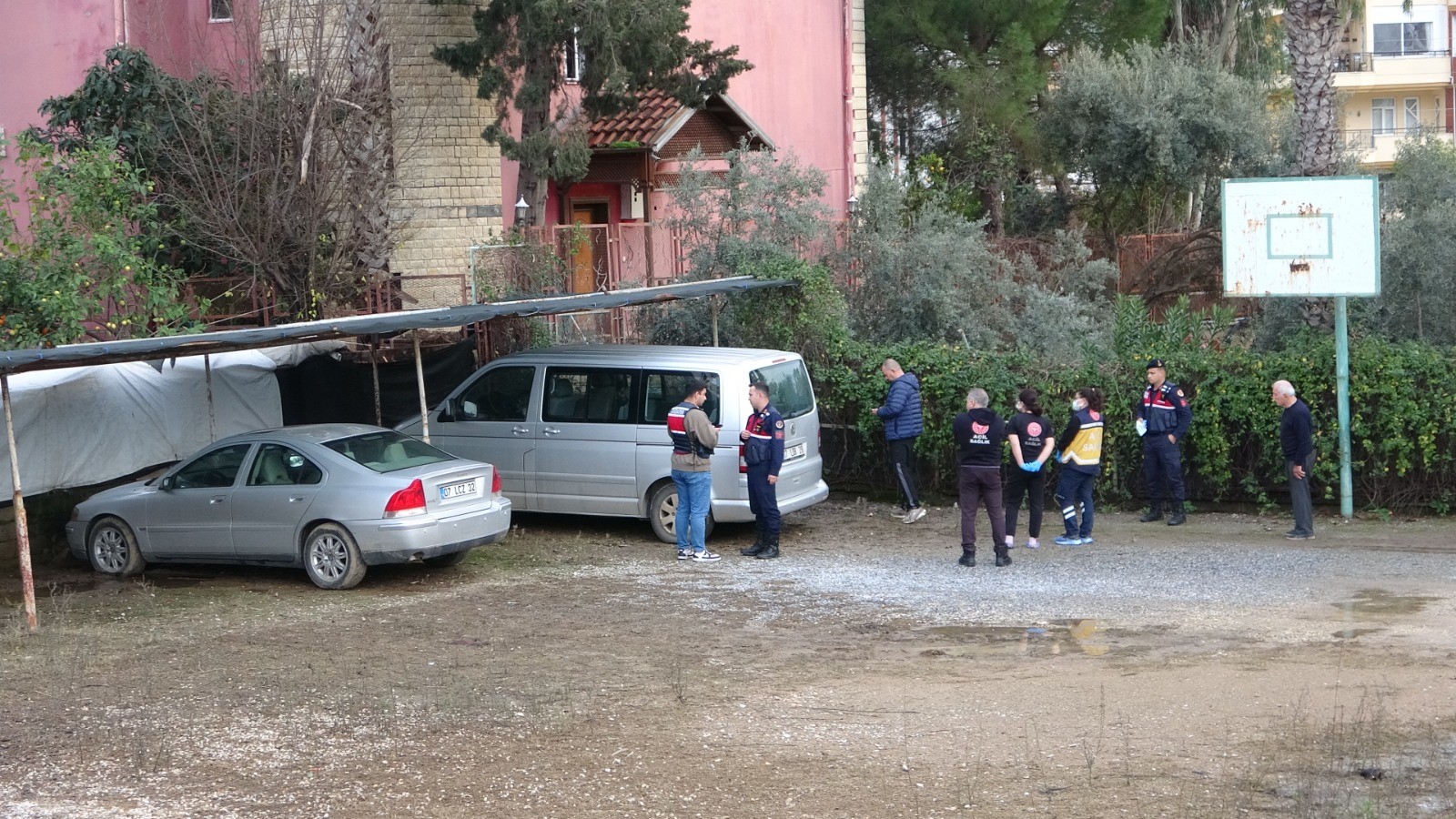 Otel Otoparkında Şüpheli Ölüm Silahla Vurulmuş Ceset Bulundu (3)
