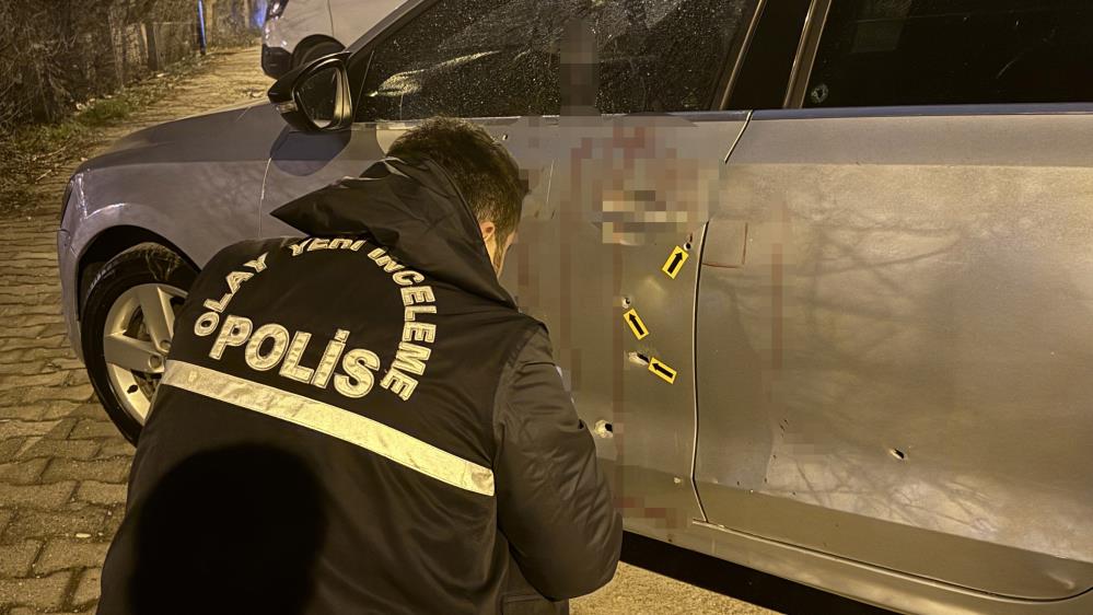 Otomobile Ates Acip Kactilar Tabanca Olay Yerine Yakin Bulundu (4)