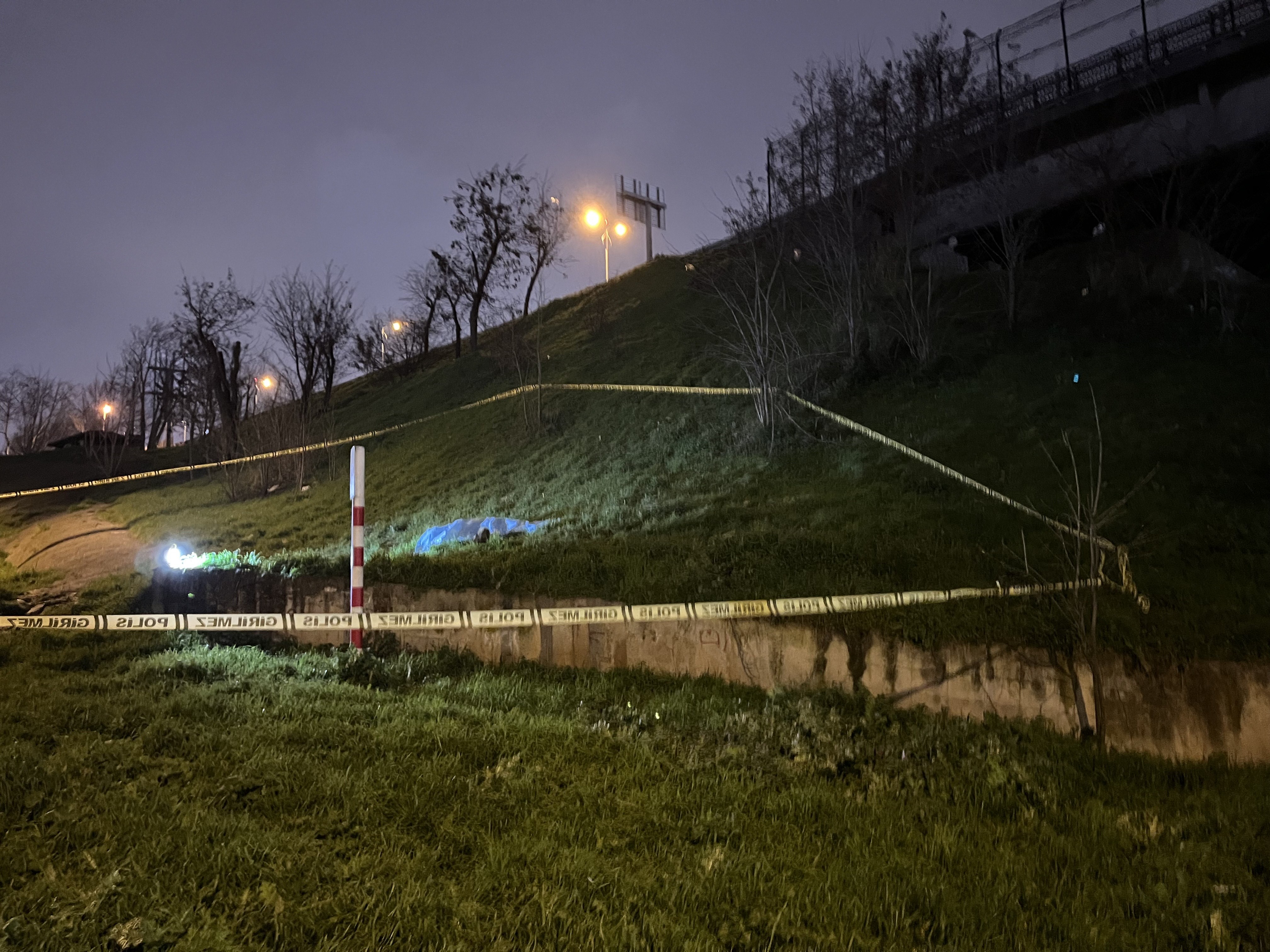 Otoyol Kenarında Korkunç Manzara En Az 10 Gün Önce Ölmüş Ceset Bulundu (2)