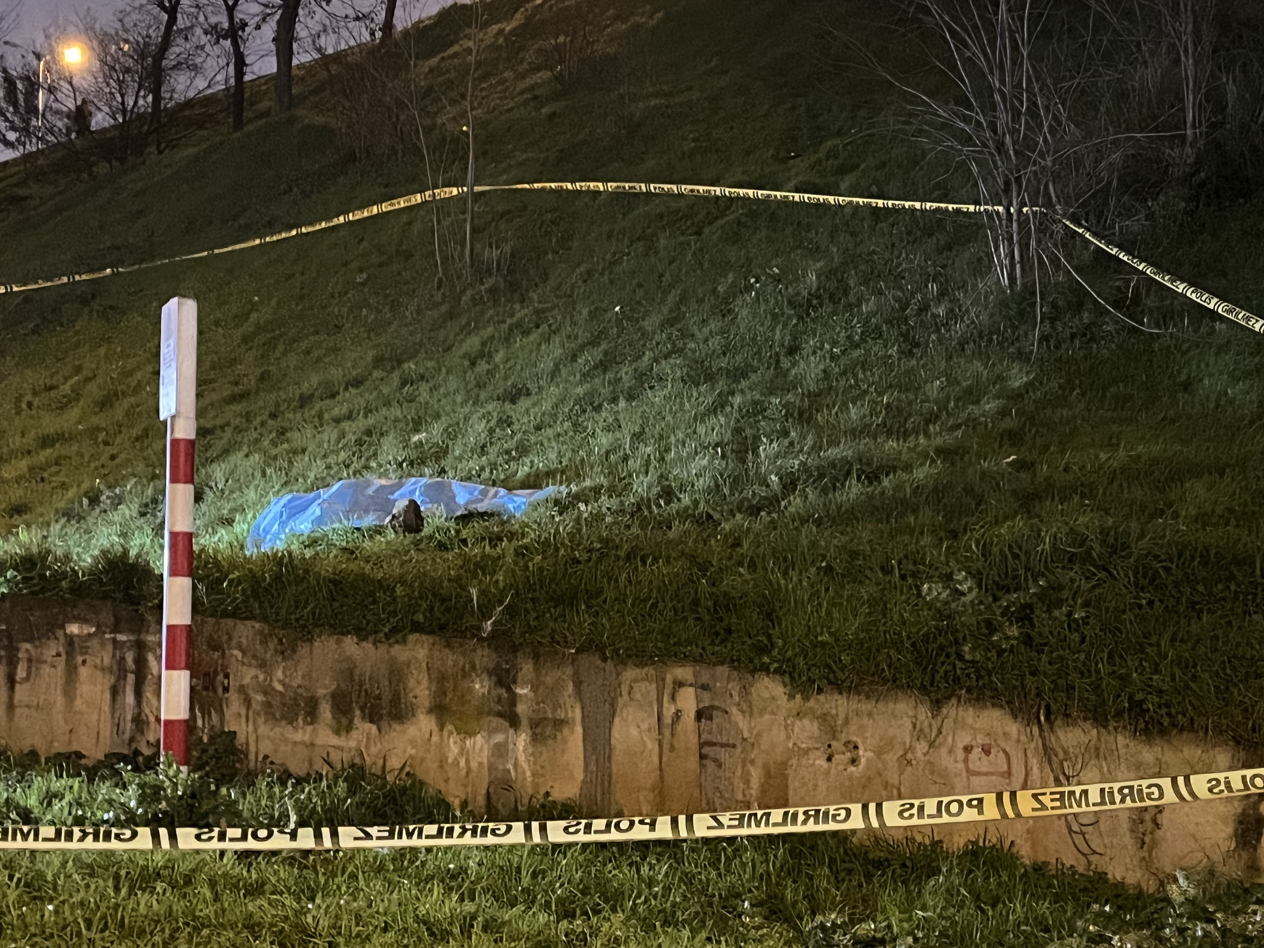 Otoyol Kenarında Korkunç Manzara En Az 10 Gün Önce Ölmüş Ceset Bulundu (4)