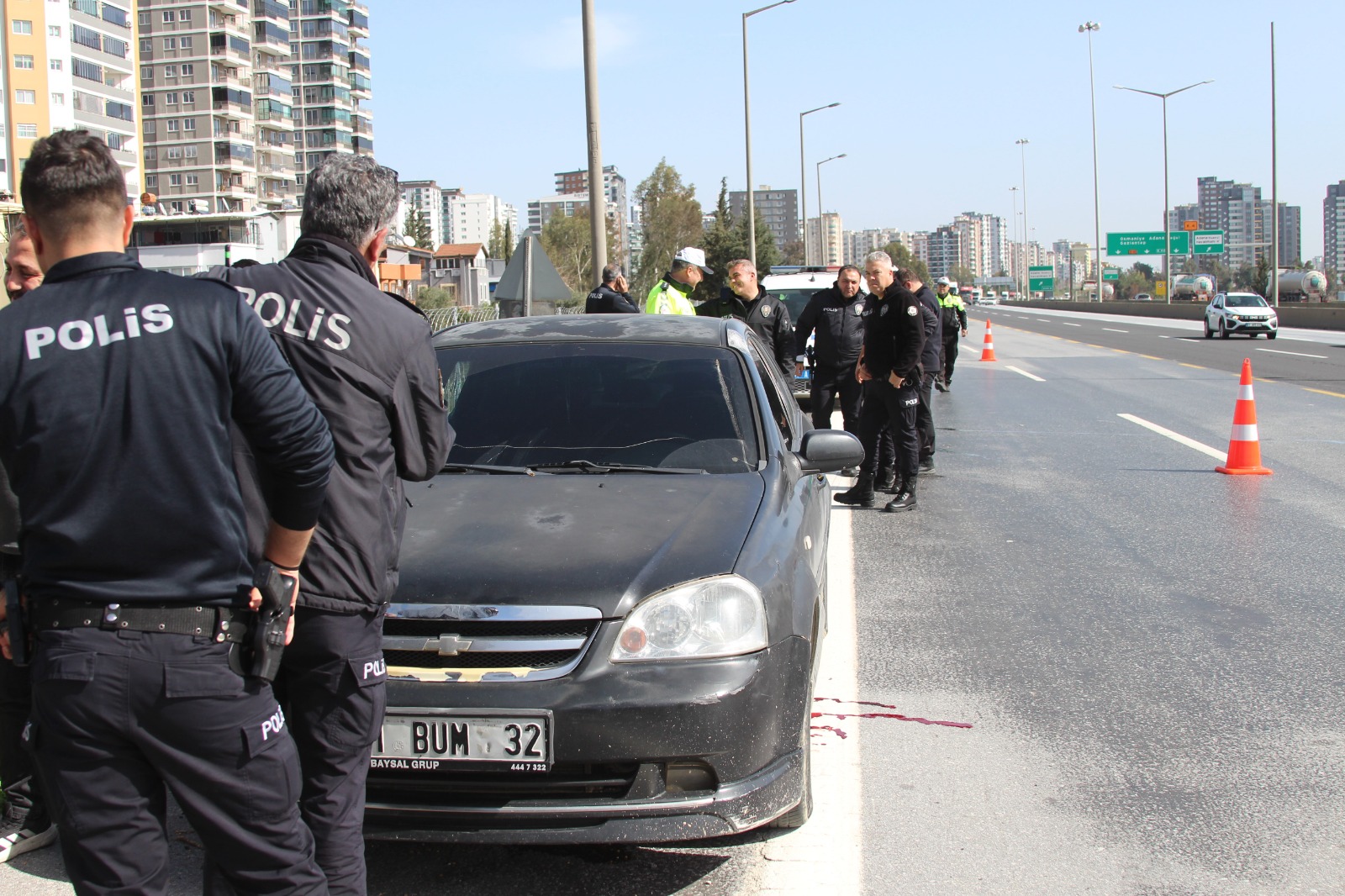 Otoyolda Kan Donduran Olay Kimliği Belirsiz Sürücü Araçta Ölü Bulundu (1)-2