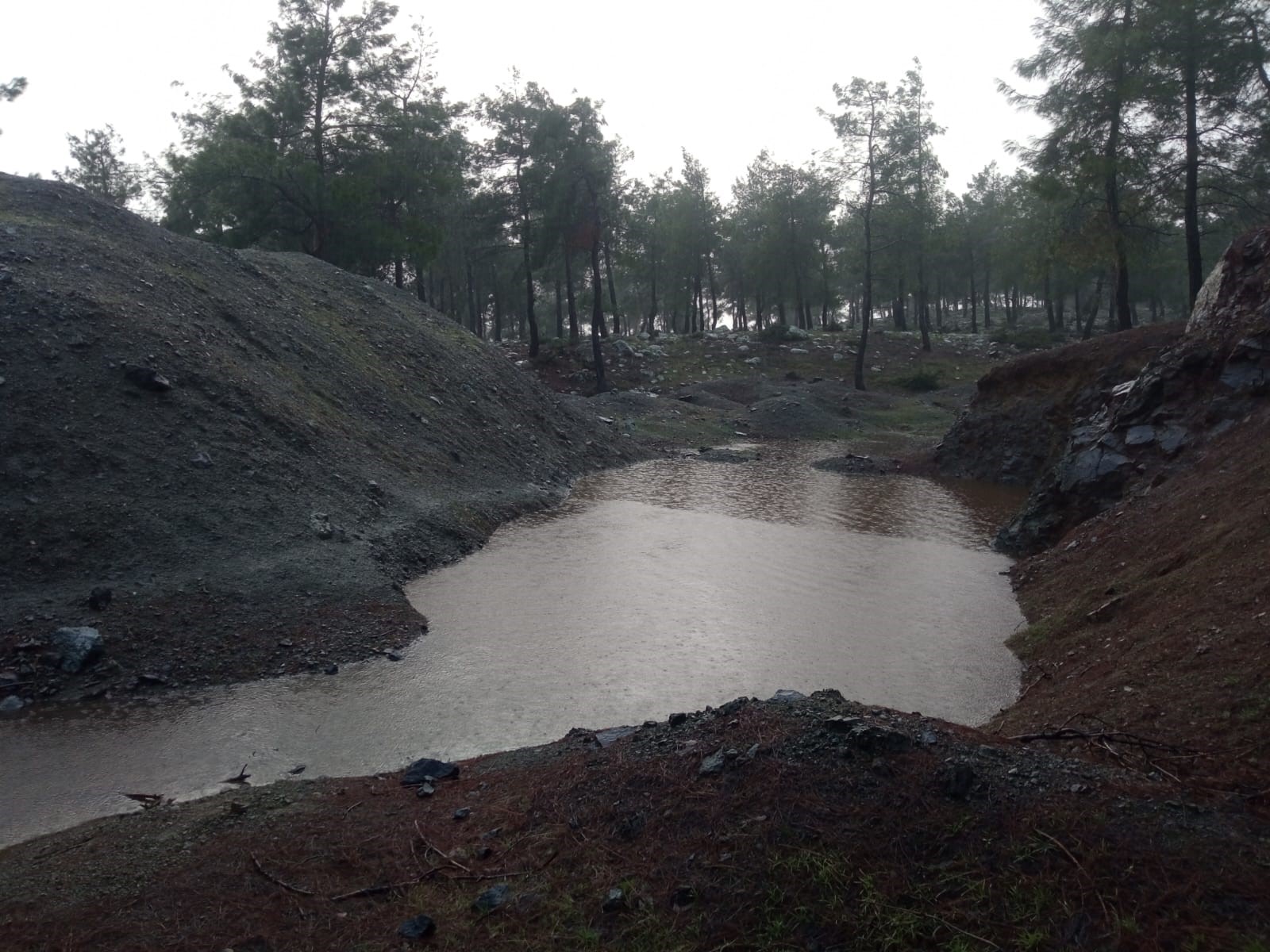 Oyun Oynarken Su Dolu Çukura Düştü! 10 Yaşındaki Çocuk Boğularak Öldü (7)