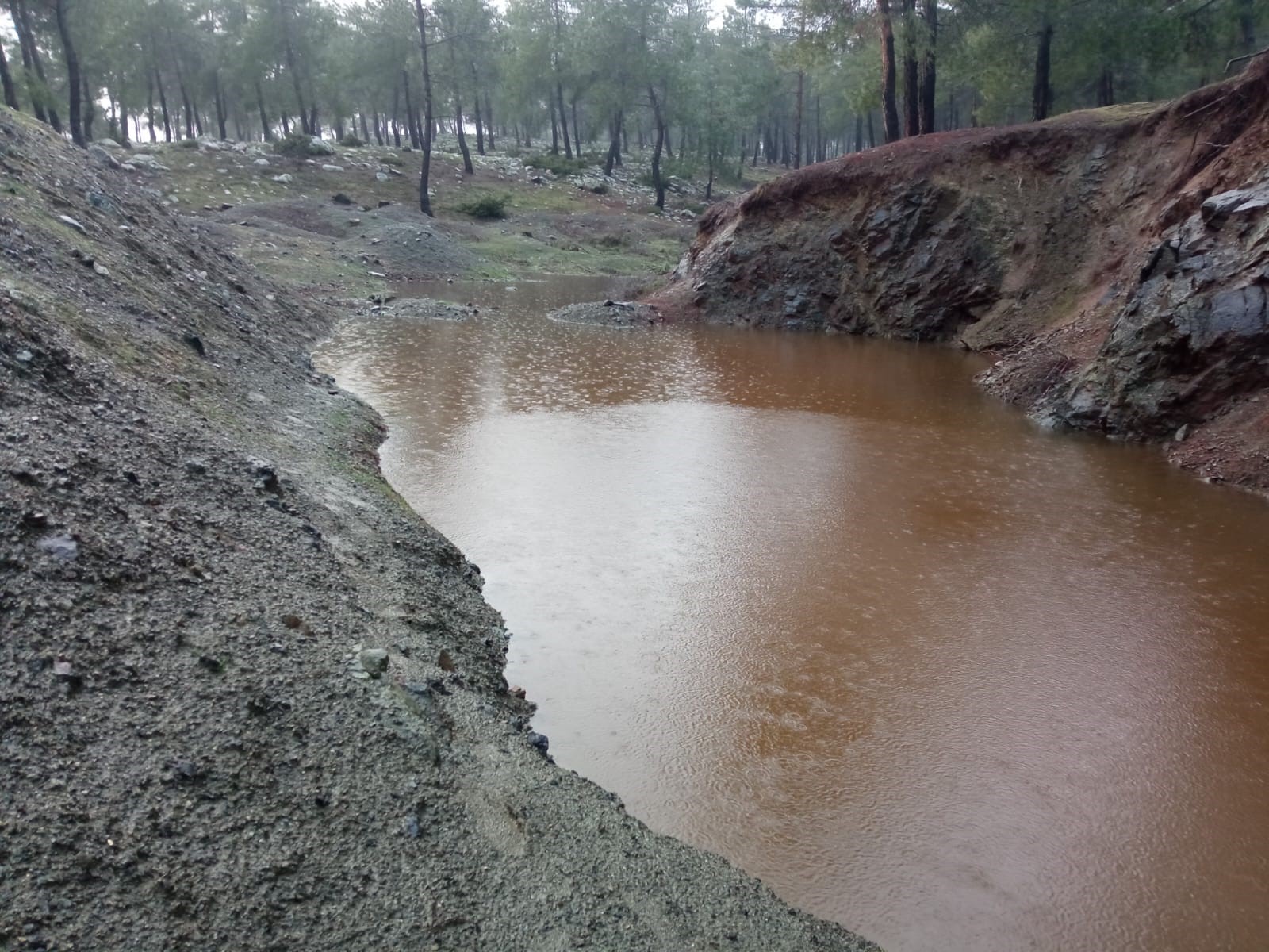 Oyun Oynarken Su Dolu Çukura Düştü! 10 Yaşındaki Çocuk Boğularak Öldü (8)