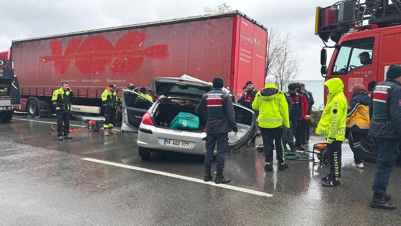 Park Halindeki Tirin Altina Girdi 2 Kisi Hayatini Kaybetti (2)