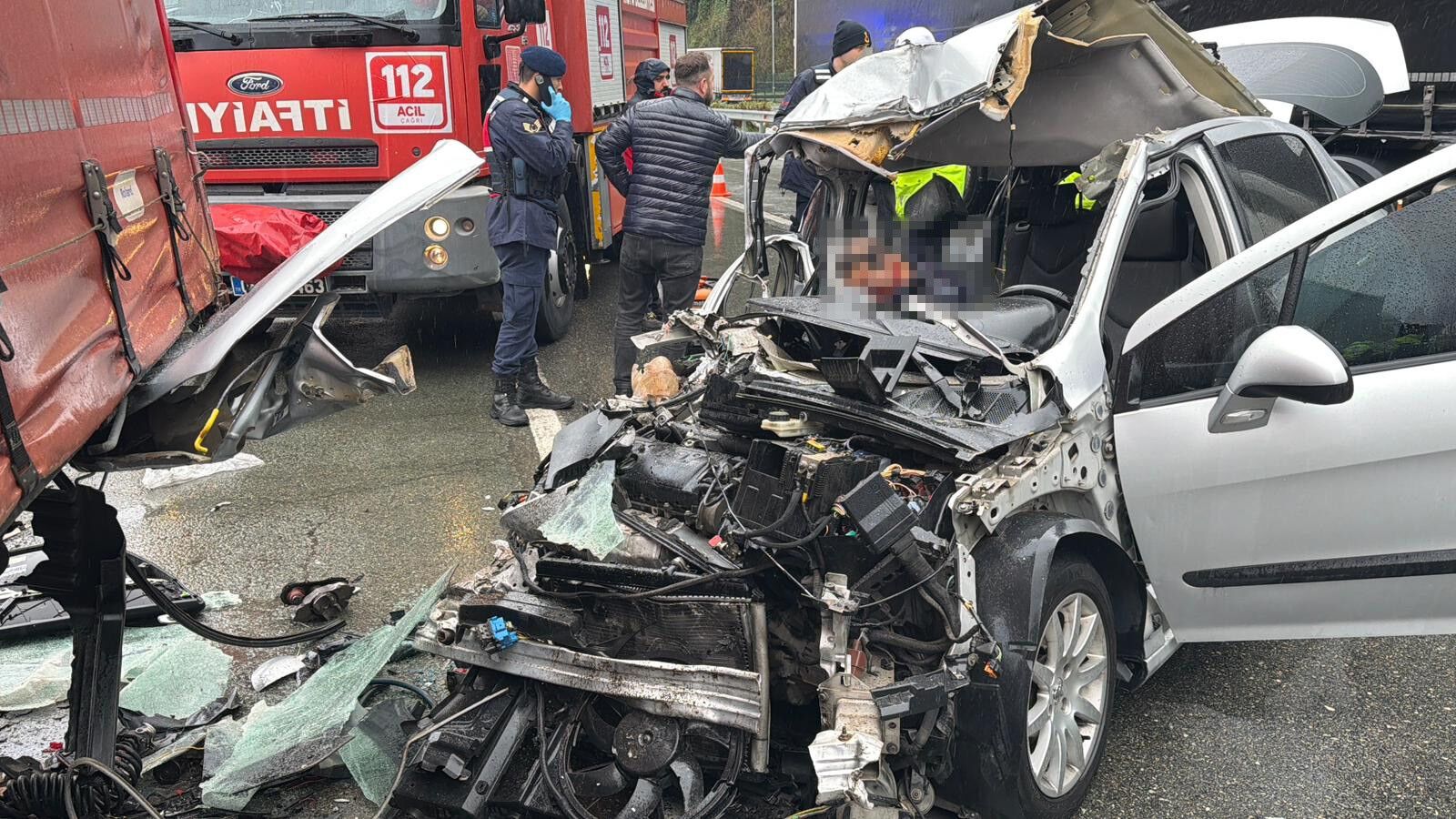 Park Halindeki Tirin Altina Girdi 2 Kisi Hayatini Kaybetti (3)