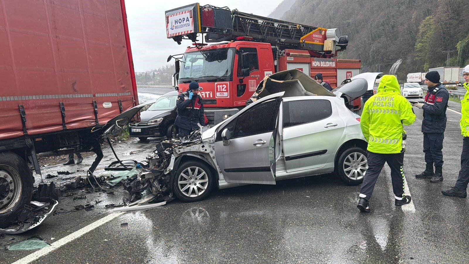 Park Halindeki Tirin Altina Girdi 2 Kisi Hayatini Kaybetti (6)