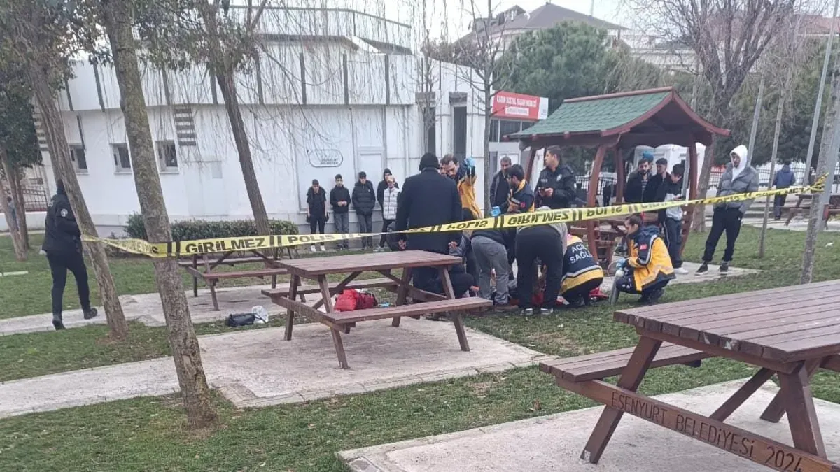 Parkta Dehset Tartistigi Esini Vurdu Ardindan Ayni Silahla Kendini Vurdu (2)