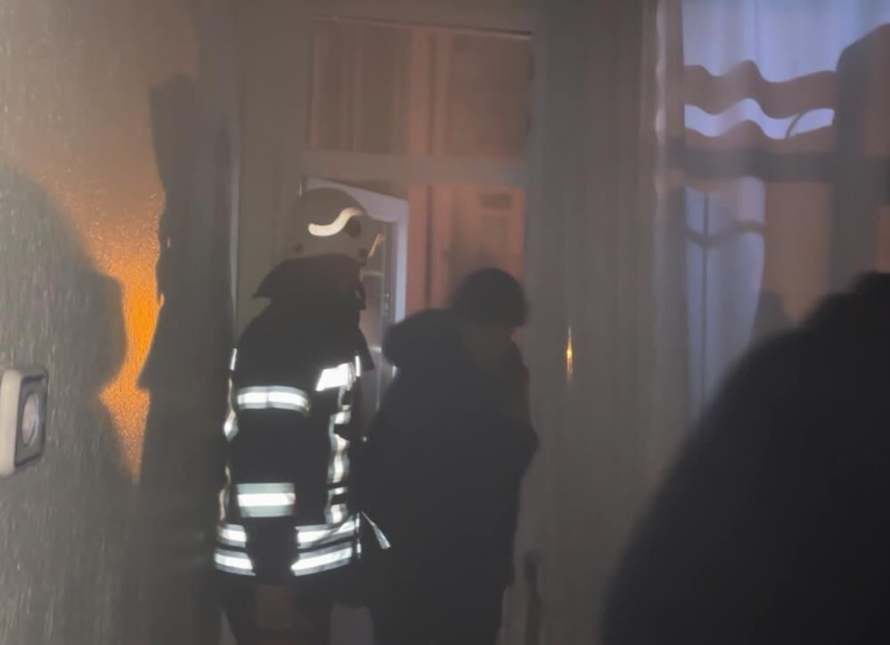 Patlayan Kombi Korku Dolu Anlar Yasatti Bina Tahliye Edildi Itfaiye Yangini Kontrol Al (3)