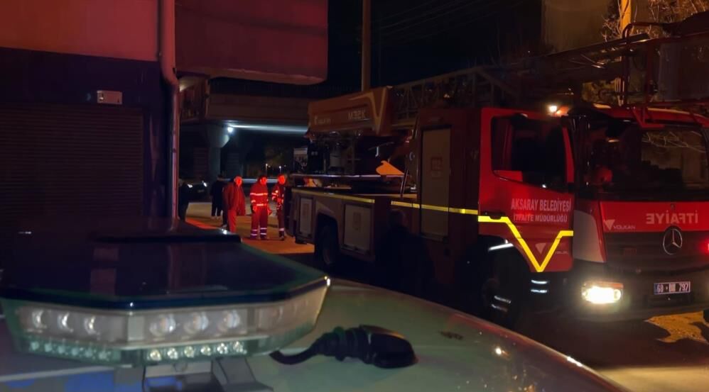 Patlayan Kombi Korku Dolu Anlar Yasatti Bina Tahliye Edildi Itfaiye Yangini Kontrol Al (4)