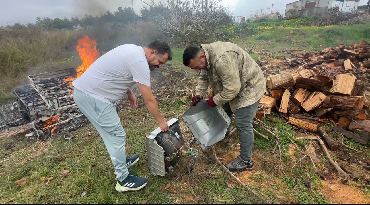 Personel Gitti, Ev Şoke Etti! Patron Sinir Geçirip Eşyaları Ateşe Verdi (5)