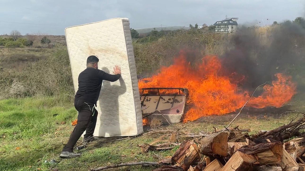 Personel Gitti, Ev Şoke Etti! Patron Sinir Geçirip Eşyaları Ateşe Verdi (8)