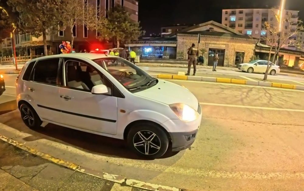 Polisin Sabir Sinavi Biyigimi Keseyim 23 Gosteriyorum Diyen Alkollu Surucu Gundem Oldu (3) (Orta)