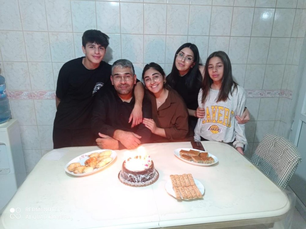 Saat 0417De Mezarlikta Bir Baba 3 Yildir Kayip Olan 13 Yasindaki Kizini Ariyor (3) (Orta)