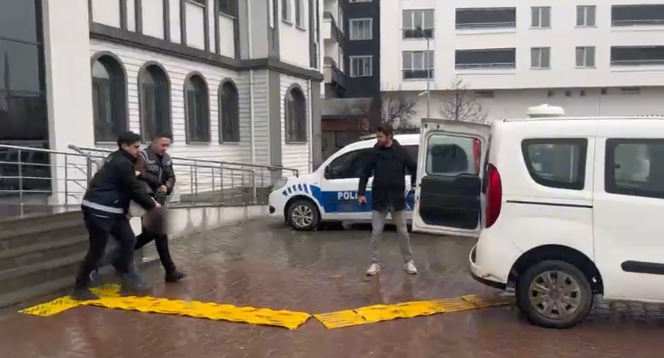 Sabah Kabusu 9 Sinif Ogrencisi Kiz Cocugu Sokak Ortasinda Bicaklandi (2)