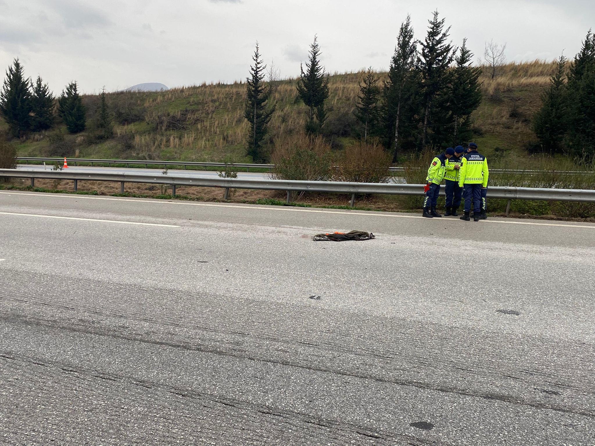 Sabah Mesaisi Ölümle Bitti! Karayolu Işçilerine Otomobil Çarptı (7)