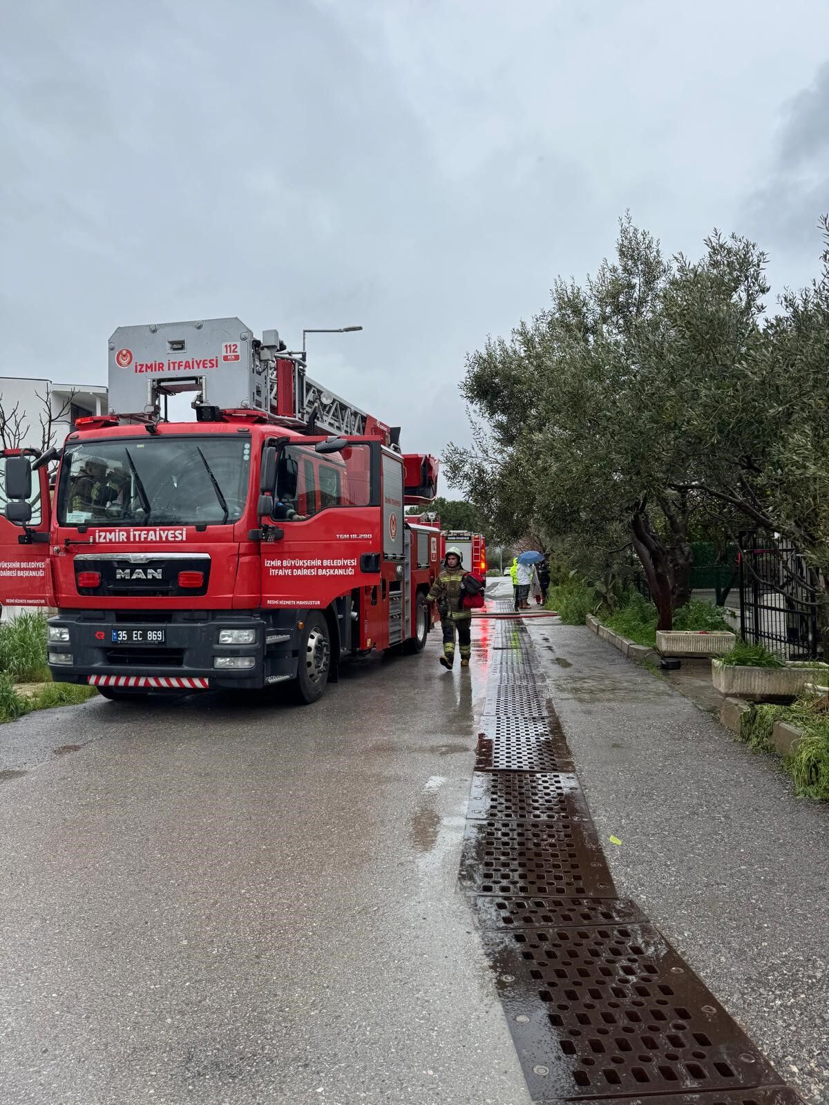 Sabah Saatlerinde Aci Son Evde Mahsur Kalan Kadin Kurtarilamadi (3)