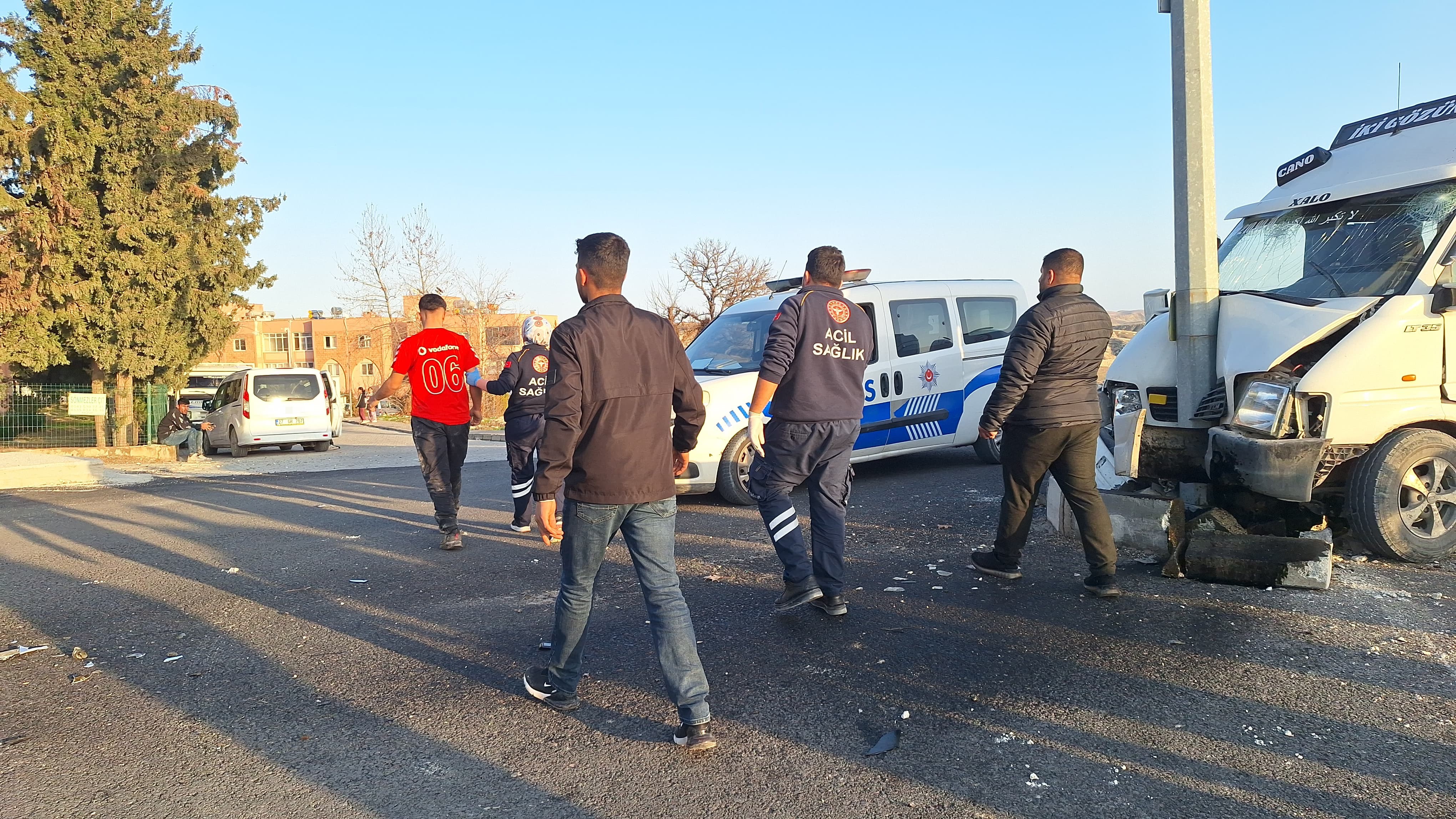 Sabah Saatlerinde Işçi Servisi Kazası! 1’I Ağır 15 Kişi Yaralandı (5)