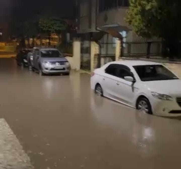 Saganak Hayati Felc Etti Alt Gecitler Kapandi Araclar Mahsur Kaldi (3)