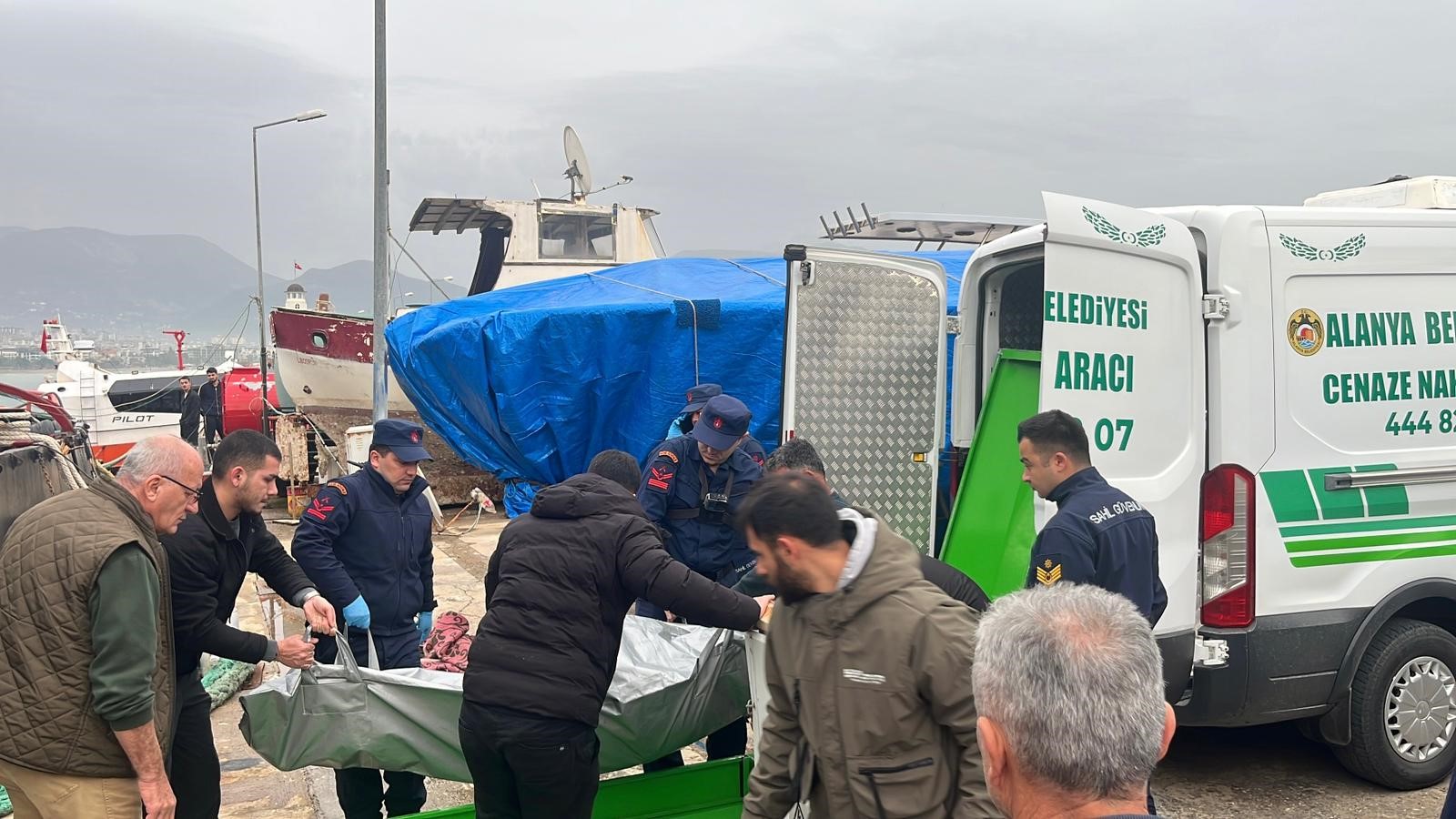 Sahilde Dehşet Balıkçı Barınağında 36 Yaşındaki Adam Ölü Bulundu (5)