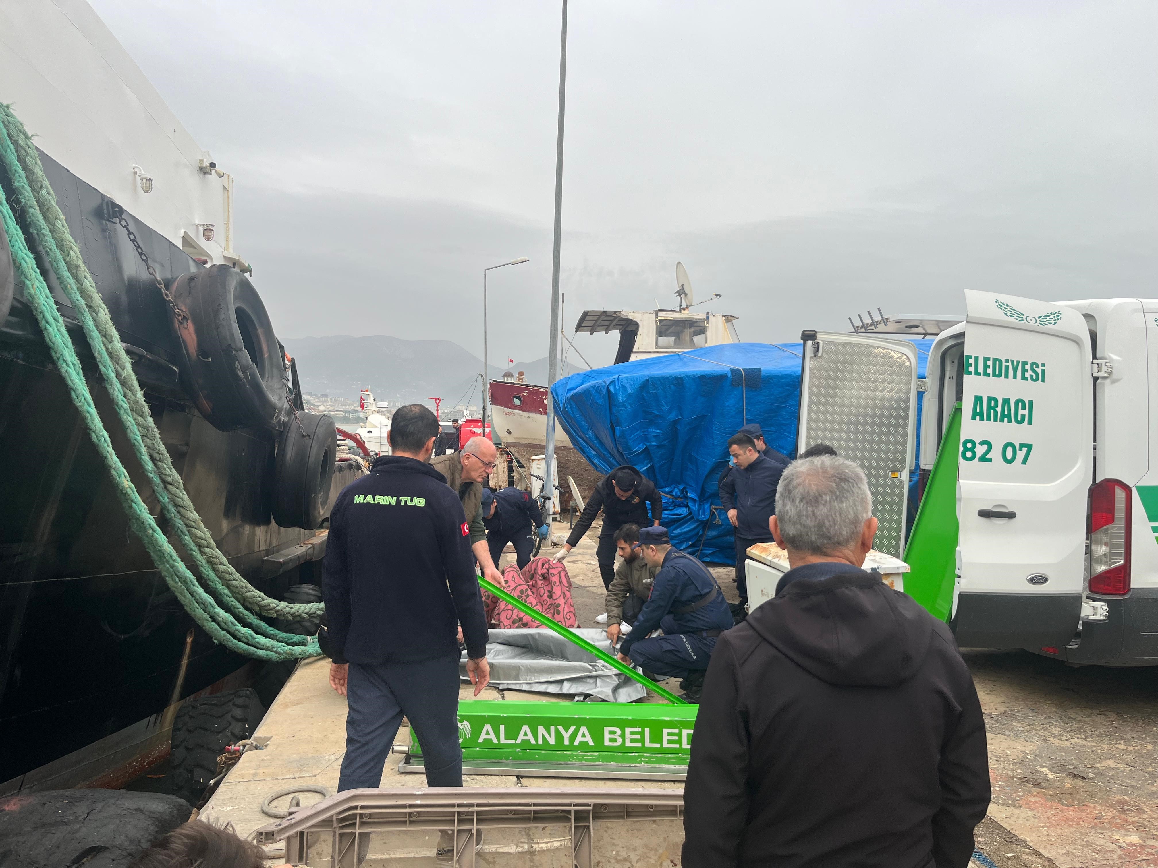 Sahilde Dehşet Balıkçı Barınağında 36 Yaşındaki Adam Ölü Bulundu (9)