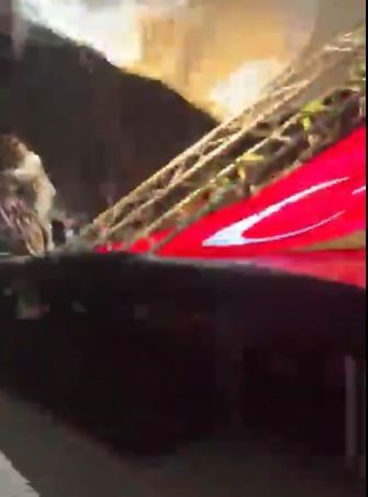 Sahneden Indi Firtina Vurdu Belediye Baskani Olumden Dondu (1)-1