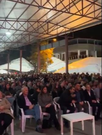 Sahneden Indi Firtina Vurdu Belediye Baskani Olumden Dondu (4)