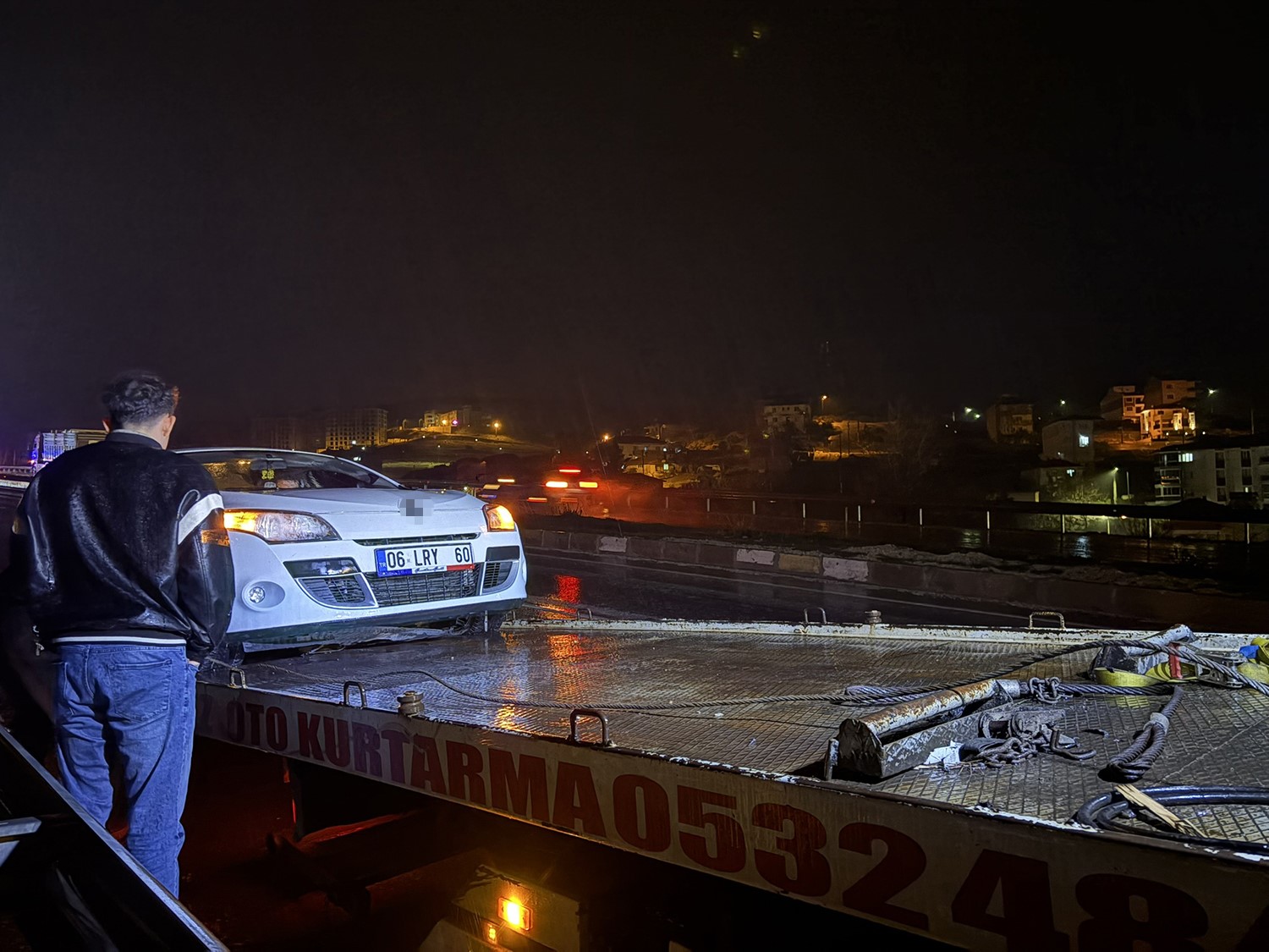 Salihli Ankara Karayolu’nda Korkunç Kaza! Kontrolden Çıkan Tır Ortalığı Savaş Alanına Çevirdi (5)