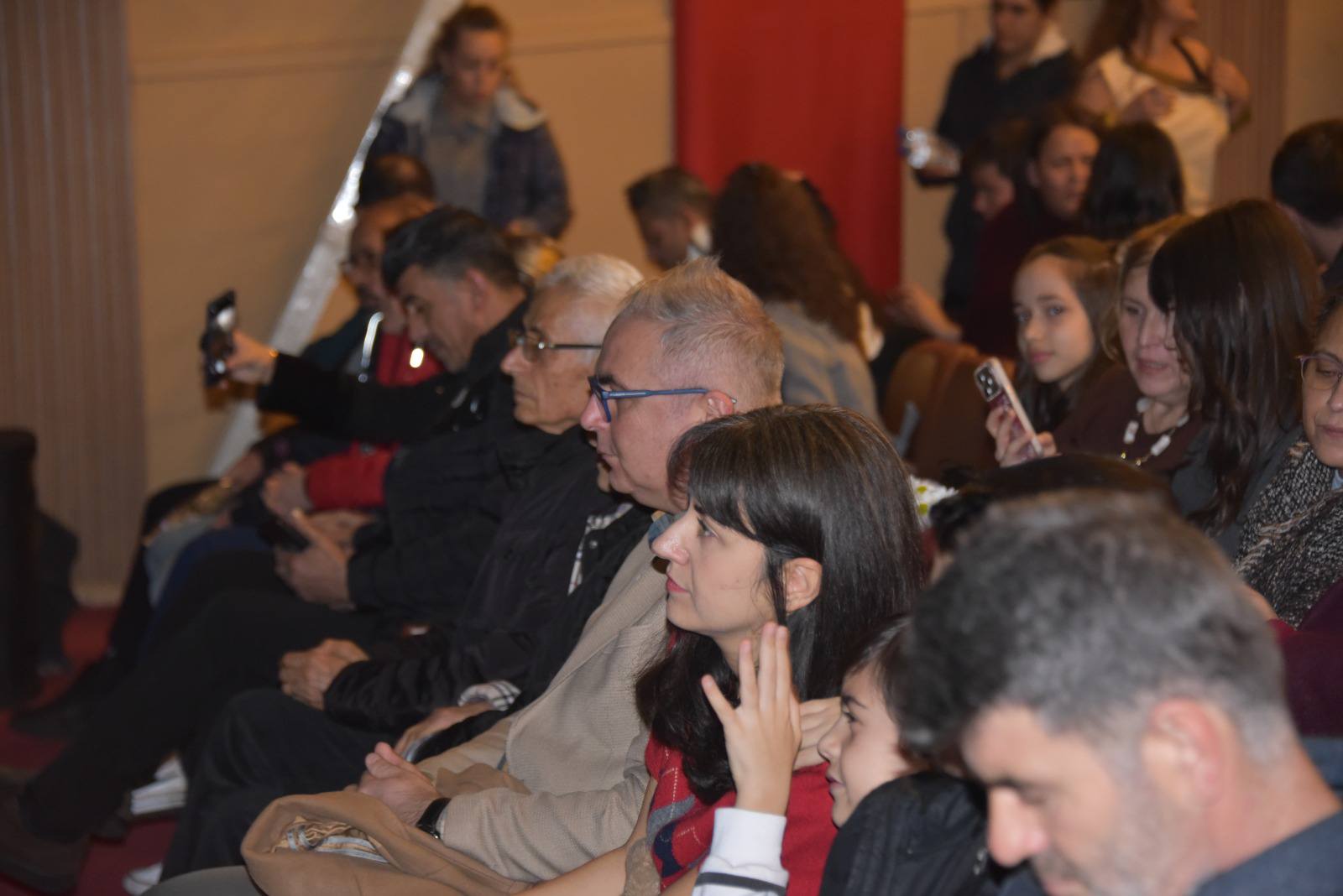 Salihlide Midasin Kulaklari Oyunu Yogun Katilimla Izlendi (3)