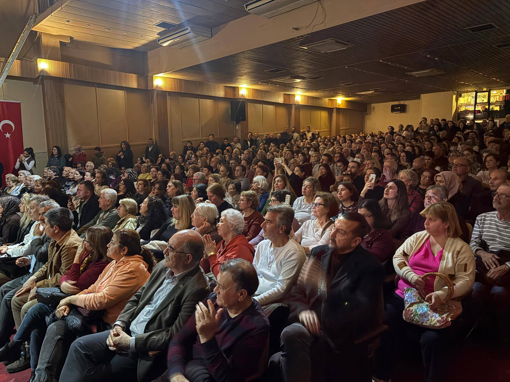 Salihlide Neset Ertas Turkuleri Konserine Yogun Ilgi (5)