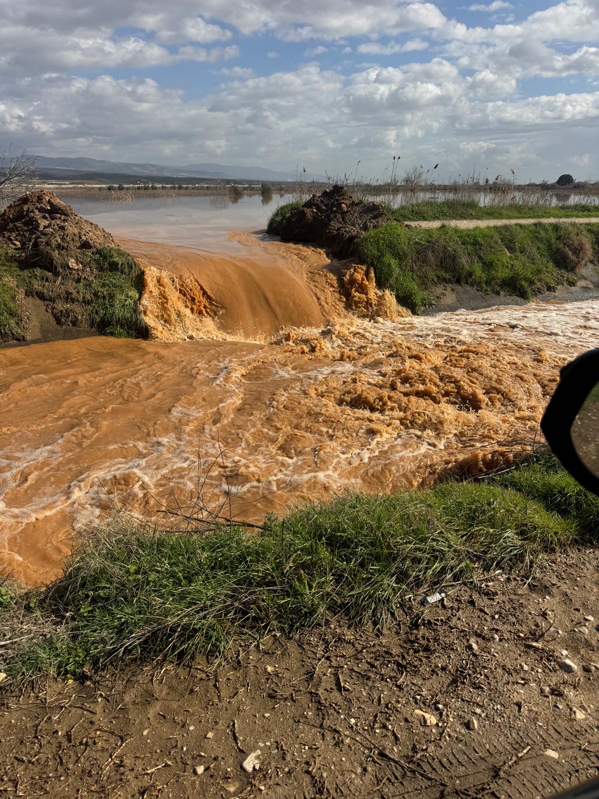 Salihli’de Sel Alarmı ! Yeşilova’da Vatandaşlar Traktörlerle Kurtarıldı (2)
