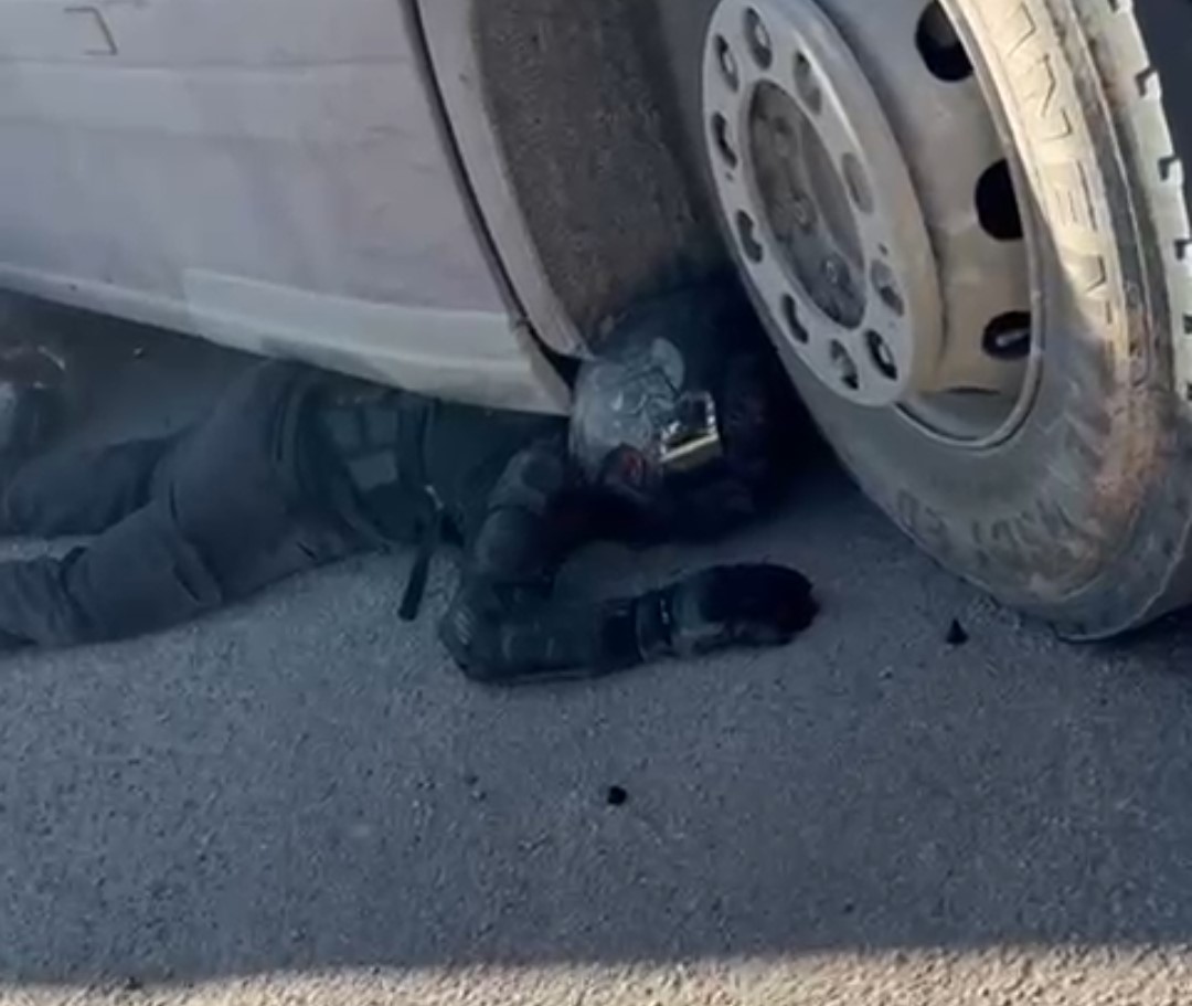 Saniyelerle Olumden Dondu Tirin Altinda Kalan Motosikletli Boyle Konustu (5)