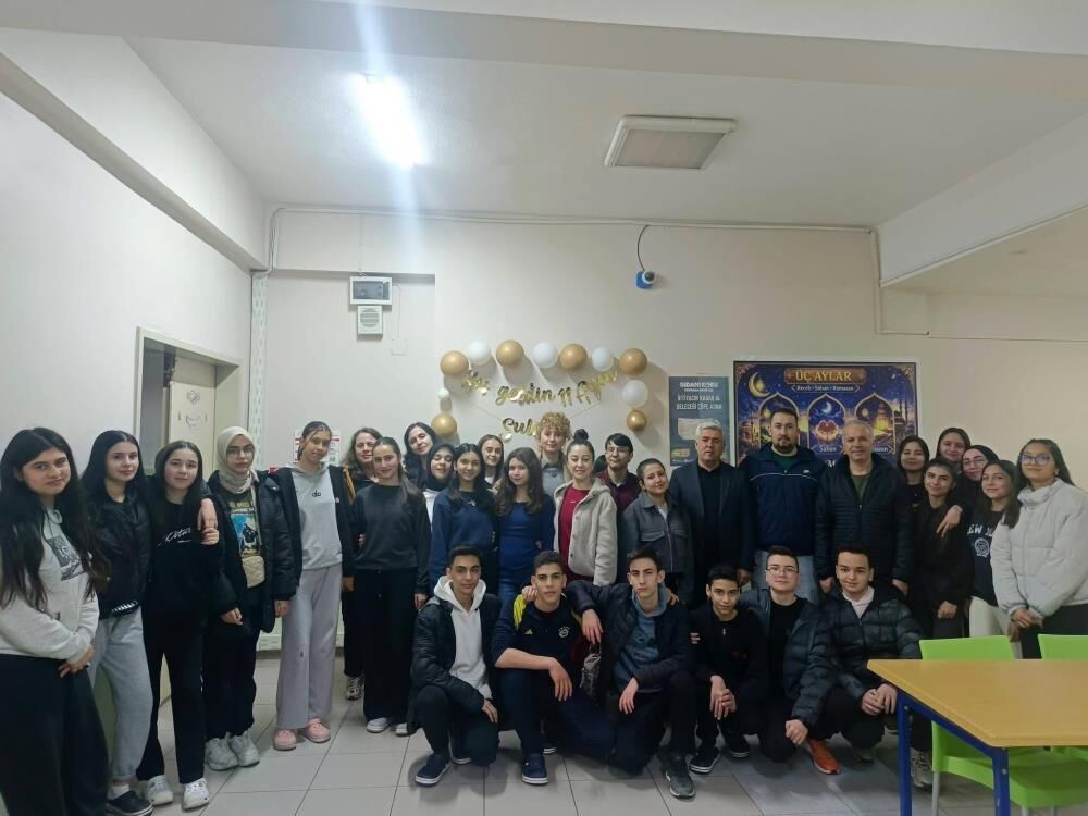 Sarıgöl Öğrenciler Iftar (1)