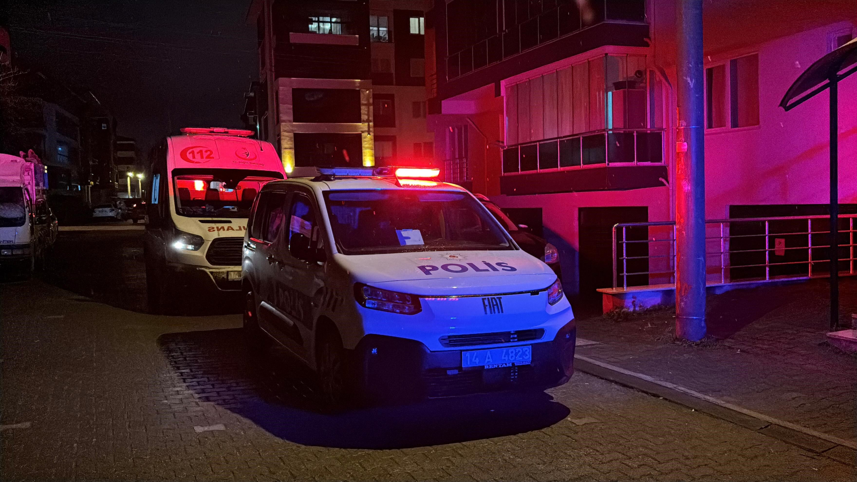 Sinir Krizi Ve Odasina Kilitlenen 25 Yasindaki Sizofreni Hastasi Kadin Polis Tarafinda (2)