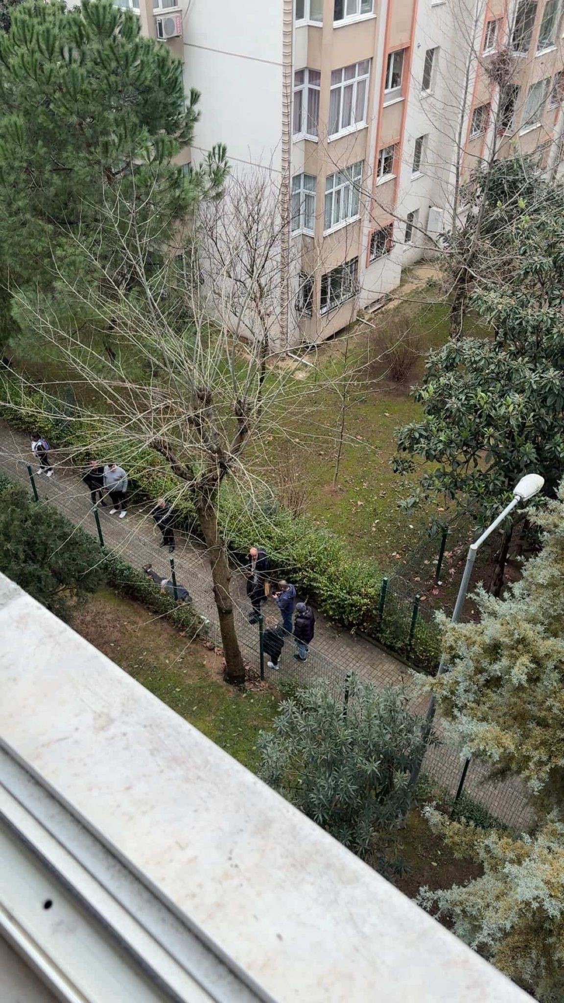 Sokak Ortasında Infaz 4 Kurşunla Vurulan Adam Hayatını Kaybetti (3)