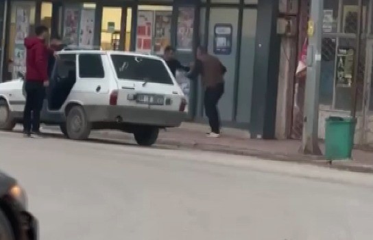 Sokak Savas Alanina Dondu Silahini Cekip Ates Etti Dehset Anlari Kamerada (2)