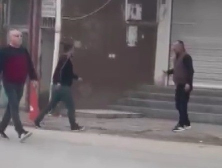 Sokak Savas Alanina Dondu Silahini Cekip Ates Etti Dehset Anlari Kamerada (3)