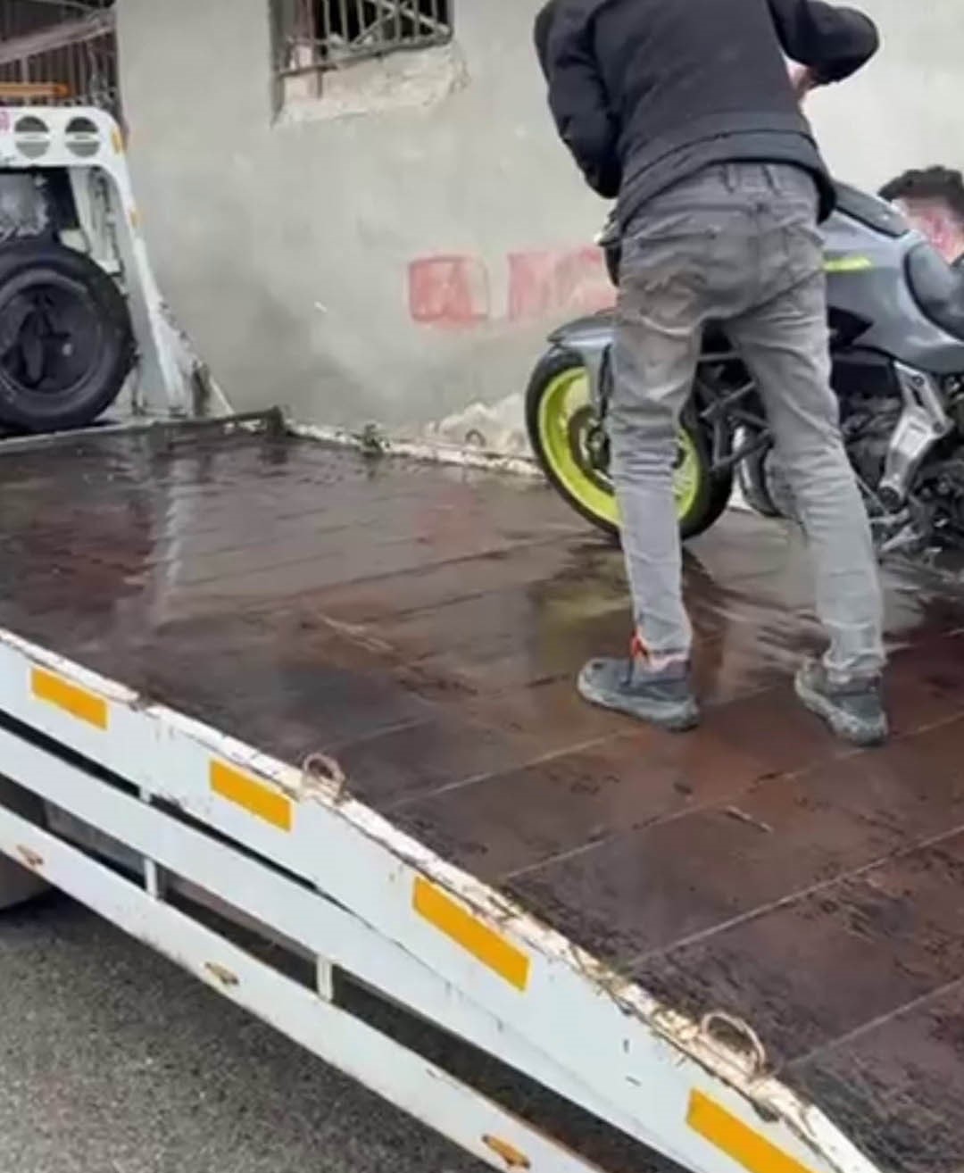 Sosyal Medya Sovu Pahaliya Patladi Hem Motor Gitti Hem Ehliyet (2)