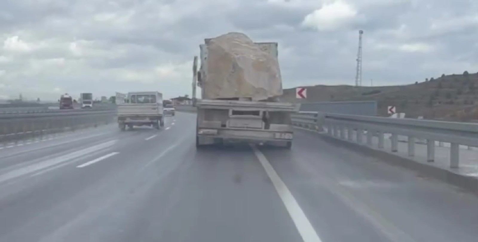 Sosyal Medyadaki O Goruntuler Affedilmedi Trafikte Tehlikeli Yolculuk Pahaliya Patladi (4)