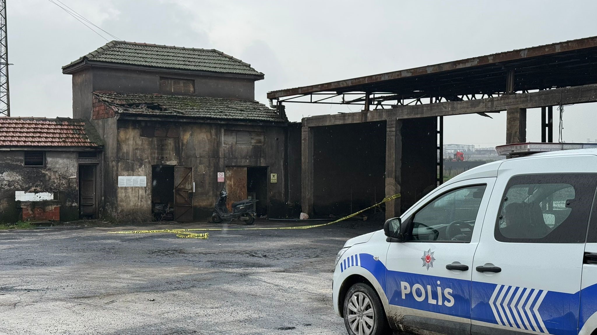 Şüpheli Ölüm! Fabrikaya Ait Trafo Binasında Ceset (2)